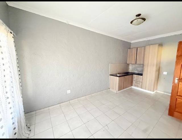 4 BEDROOM HOUSE FOR SALE IN VANDERBIJLPARK CE 2